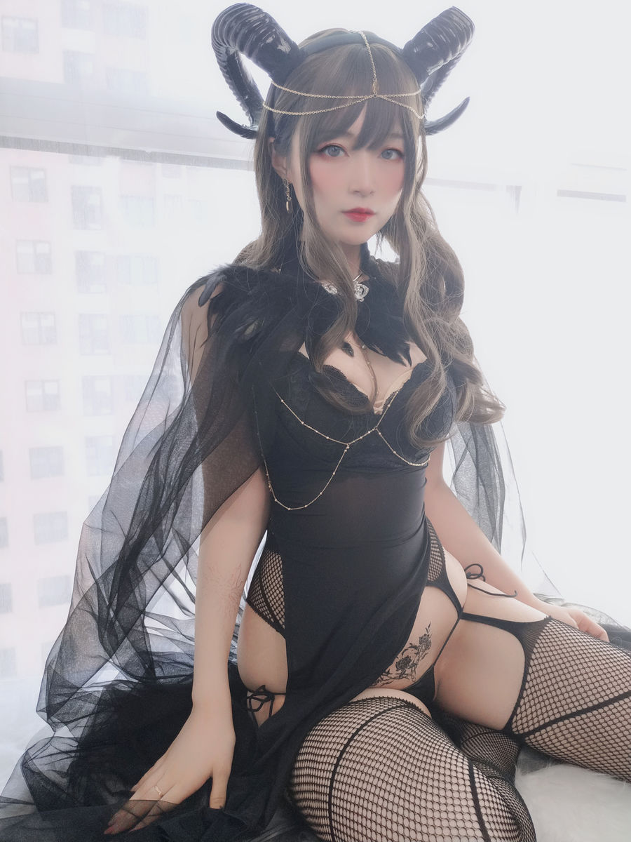 [Silver白银] 人气Coser 黑山魅魔 [50P+1V/397M] Silver白银 第1张